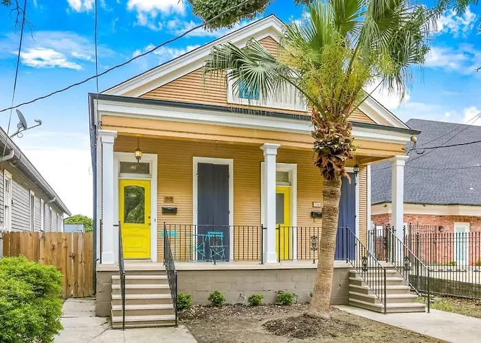 5Bed Streetcar Retreat W Outdoor Entertaining